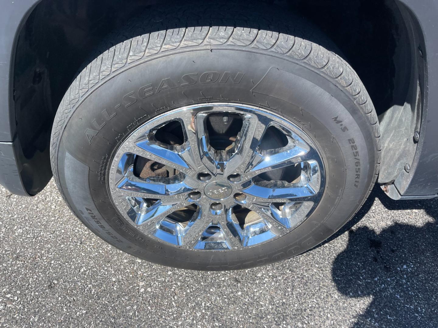 2016 Blue /Black Jeep Cherokee Latitude 4WD (1C4PJMCS1GW) with an 3.2L V6 DOHC 24V engine, 9-Speed Automatic transmission, located at 11115 Chardon Rd. , Chardon, OH, 44024, (440) 214-9705, 41.580246, -81.241943 - Photo#26